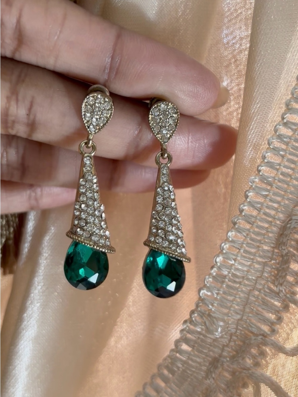 Elegant Vintage Emerald Teardrop Crystal Drop Earrings - Unbranded